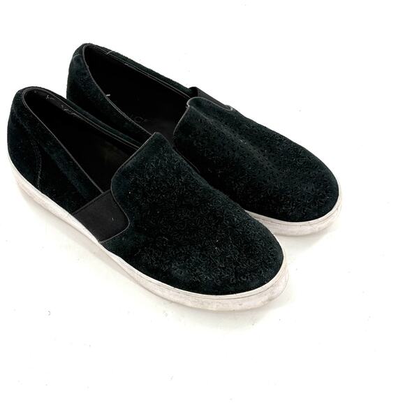 Vionic Kani Sneakers 9 Black Suede Flats Comfort Travel Laser Cut Perforated - Picture 6 of 9